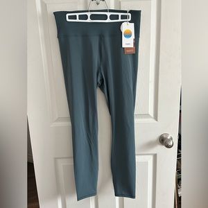 SOLD NWT Vuori Rib Studio Legging in Stone